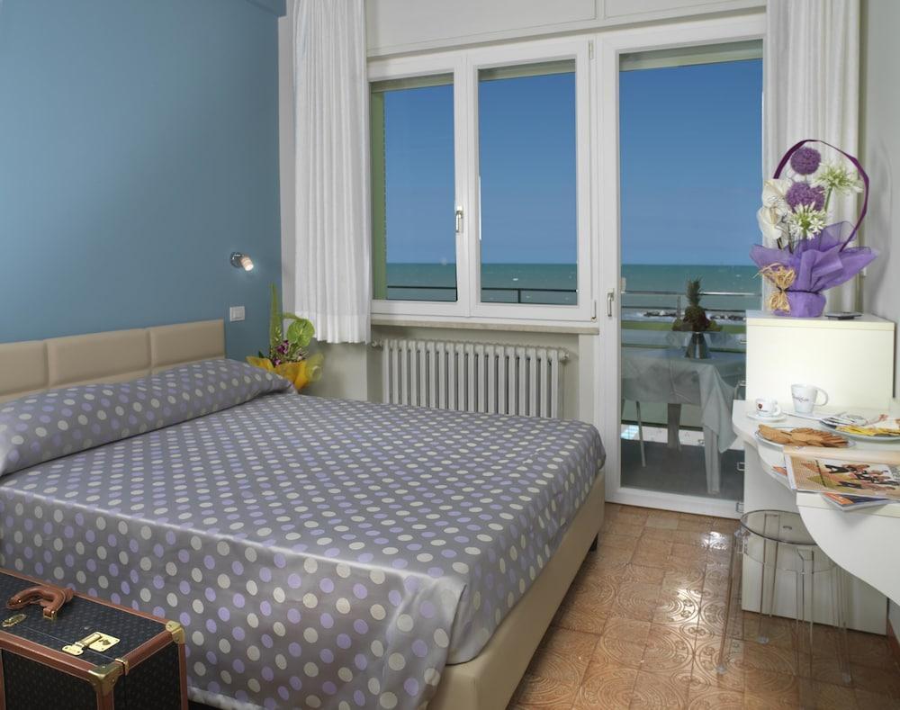 Hotel Elizabeth Bellaria-Igea Marina Buitenkant foto